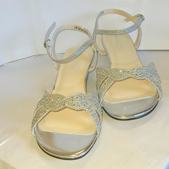 Touch Ups Women's Lena Wedge Sandal, Silver, 8 W - Picture 1 of 12